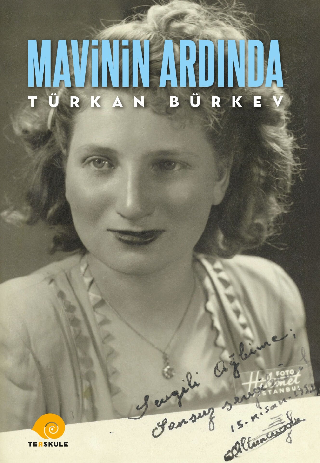 Mavinin Ardında